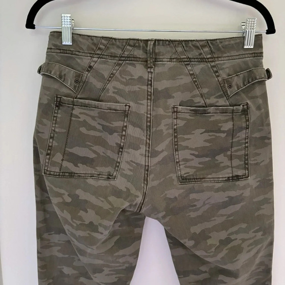 Anthropologie  Cropped Camo Flare Utility Pants Size 27 - Picture 5 of 8